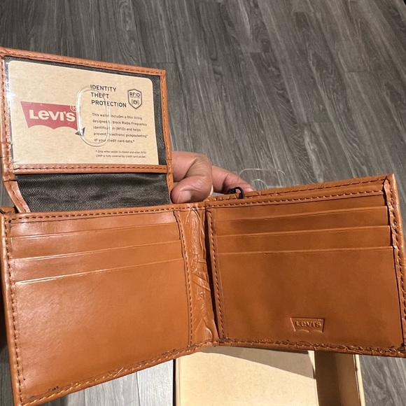 LEVI Strauss leather distressed wallet - Picture 7 of 9